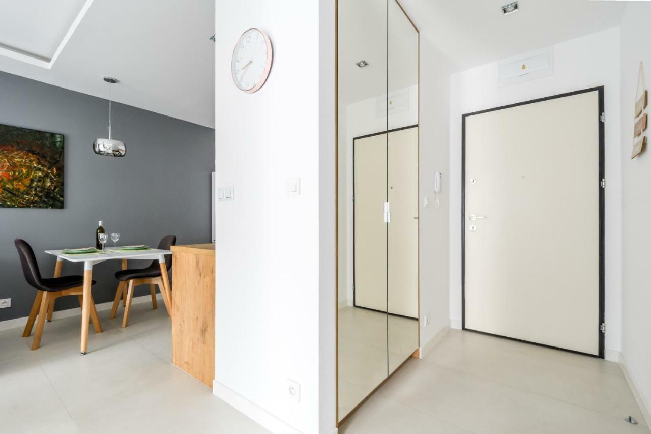 M&R Apartament Airport&Business Deluxe Cybernetyki 17 - Underground Garage - Free Wifi - Netflix - Air Conditioning - Self Check-In, Close By Chopin Airport 바르샤바 외부 사진